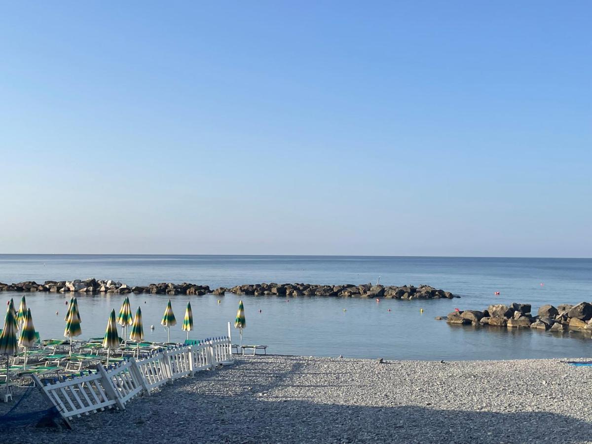 Casa Aiga Marina Apartment Ventimiglia Bagian luar foto